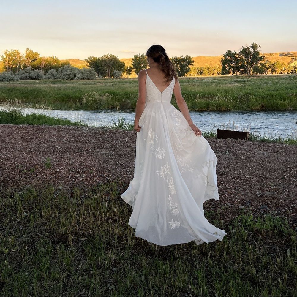 BHLDN Bonaire V-Neck Embroidered
Wedding Gown/ size 0 - Picture 16 of 16